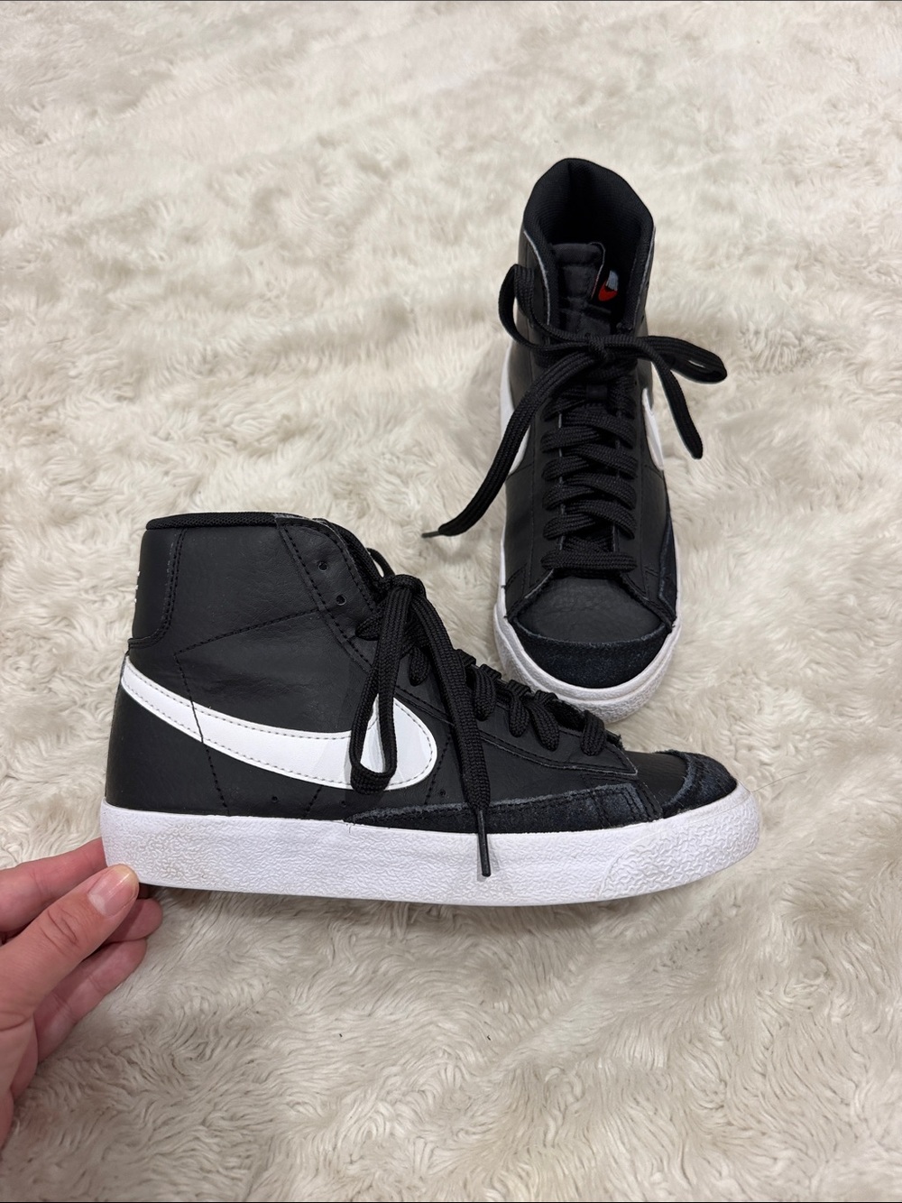 Nike Black and White Blazer Mid '77 Vintage sneakers in Size Youth 3.5 Boys